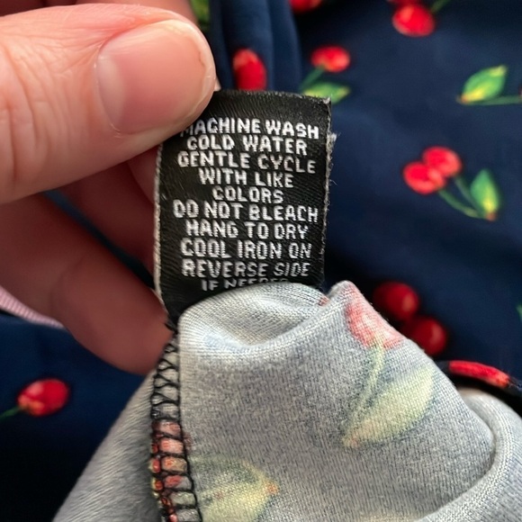 Riley & James | Navy Blue & Red Cherry Print Crop Top | Size Medium - Picture 5 of 9